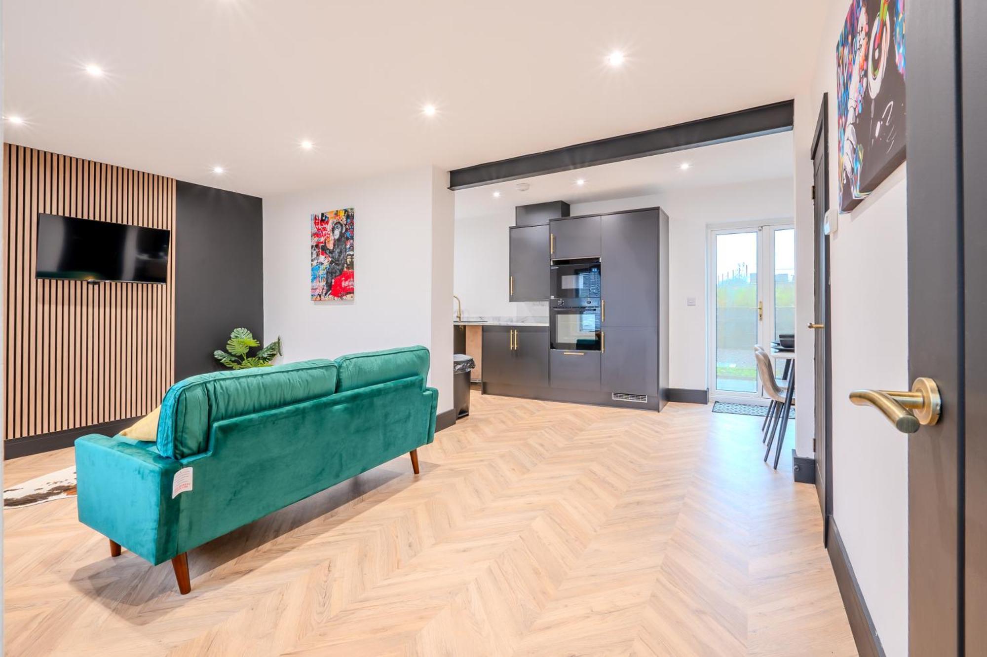 Modern 3Br Home - Private Parking - Tv In Every Bedroom Swansea Exterior photo